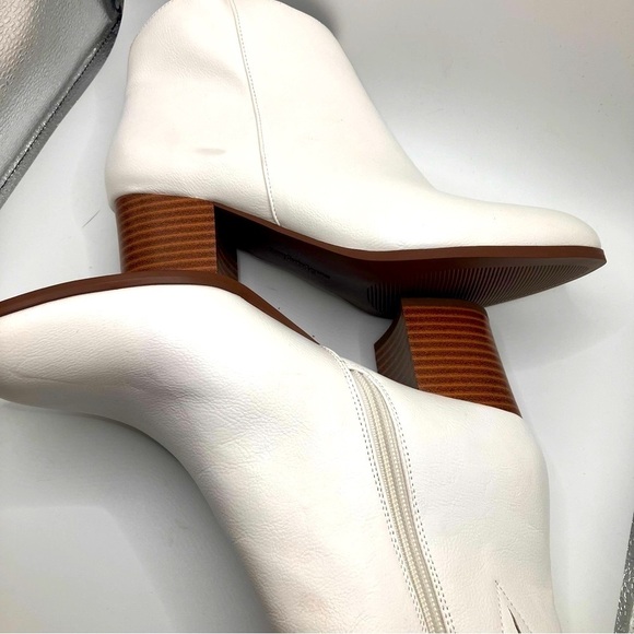 Women's White Ankle Boots with tan block 2" heel size 9 groovy cottage fairy - Picture 6 of 9